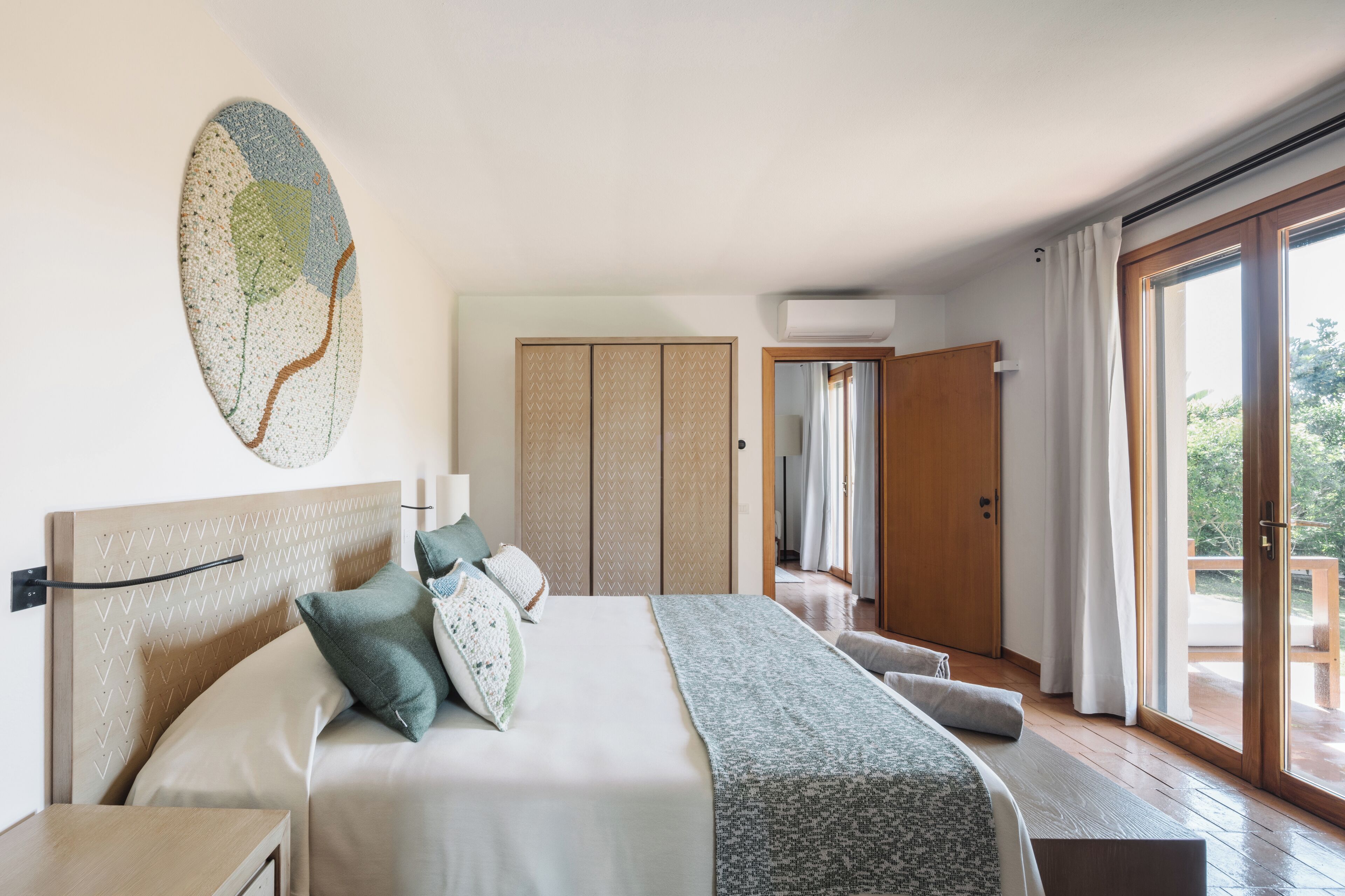 Ropa de cama hipoalergénica y minibar 