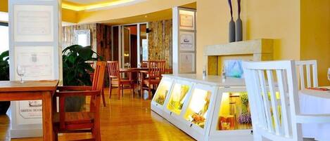 Lunch and dinner served, Mediterranean cuisine