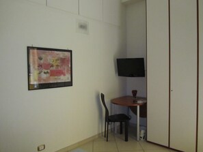 Ropa de cama de alta calidad, colchones con efecto memoria y escritorio 