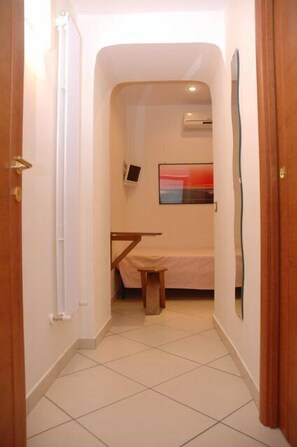 Economy Double Room | Premium bedding, memory foam beds, desk, blackout drapes - Ottaviano Augusto (Rome)