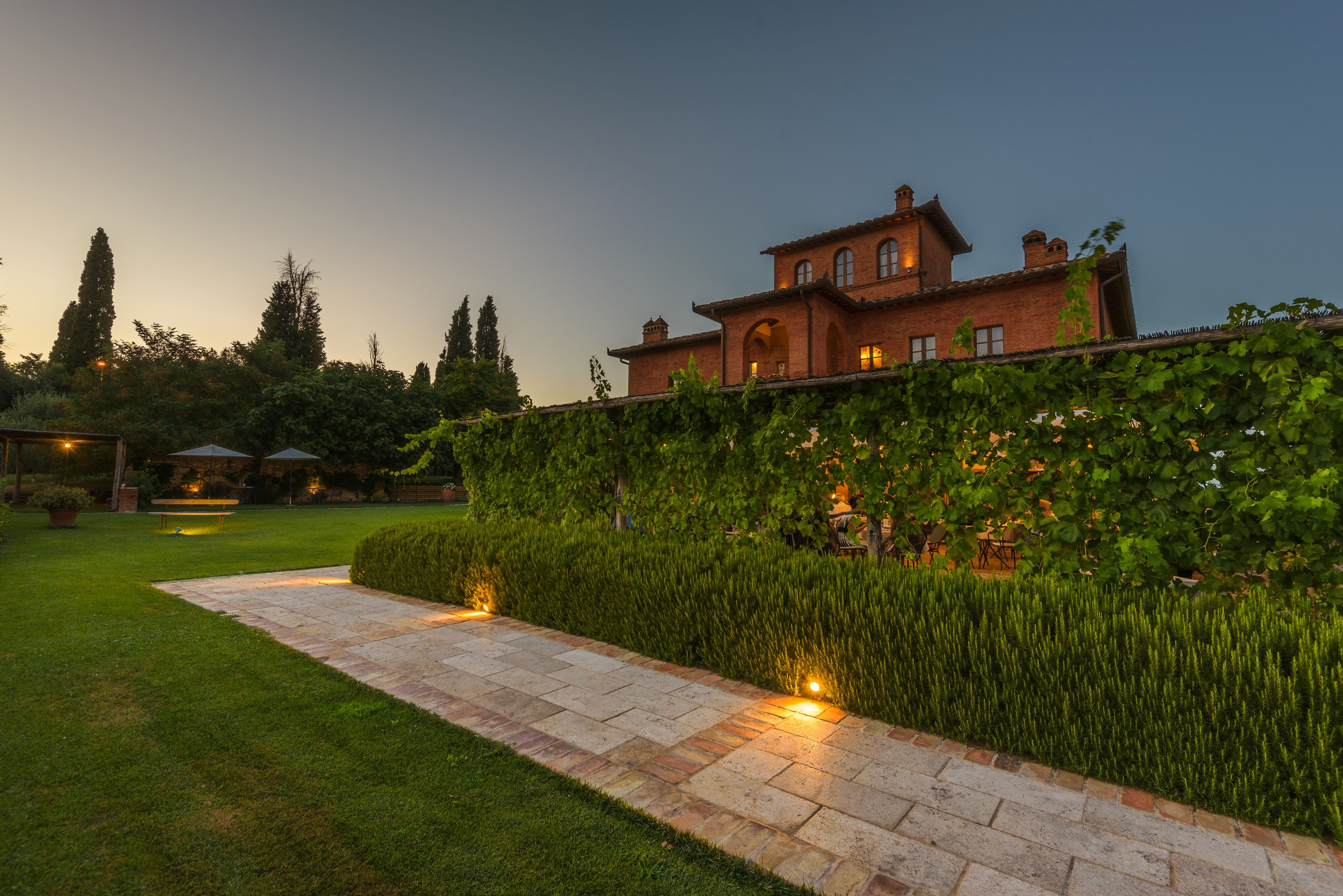 Façade de l’hébergement - soirée/nuit