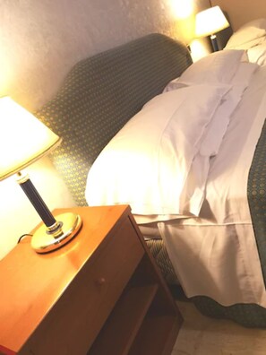 Trippelrum | Select Comfort-madrasser, minibar och värdeförvaringsskåp på rummet
