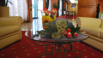 Lobby lounge