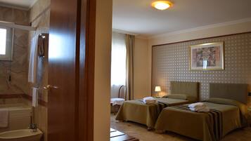 Select-Comfort-Betten, Minibar, Zimmersafe, Schreibtisch