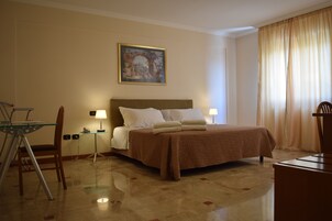 Double Room Single Use | Select Comfort beds, minibar, in-room safe, desk