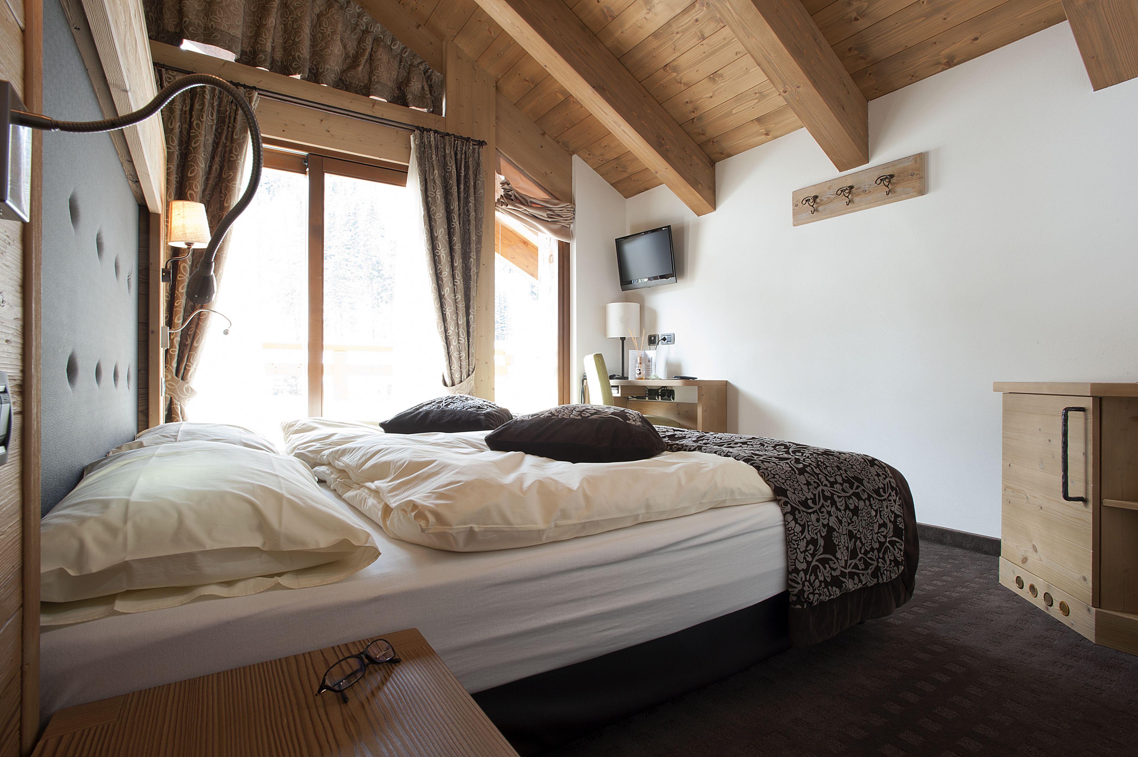 minibar, in-room safe, desk, soundproofing