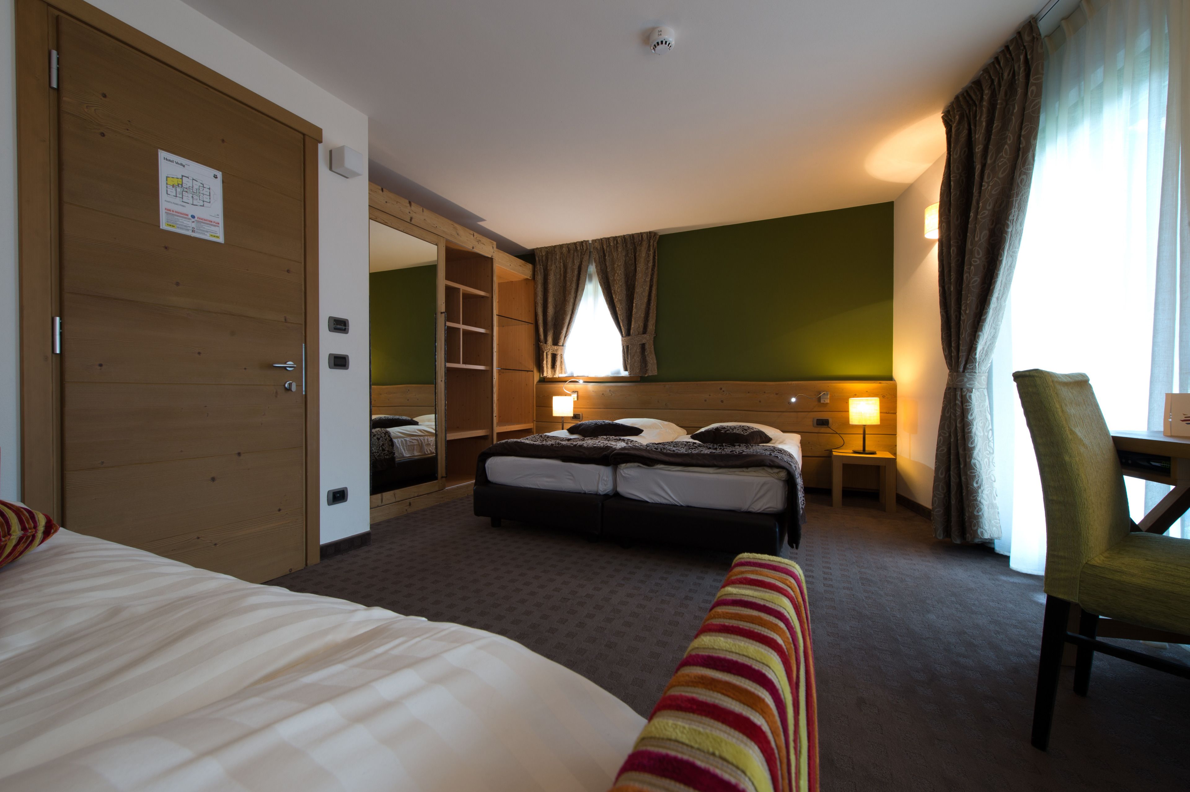 deluxe triple room, balcony | minibar, in-room safe, desk, soundproofing
