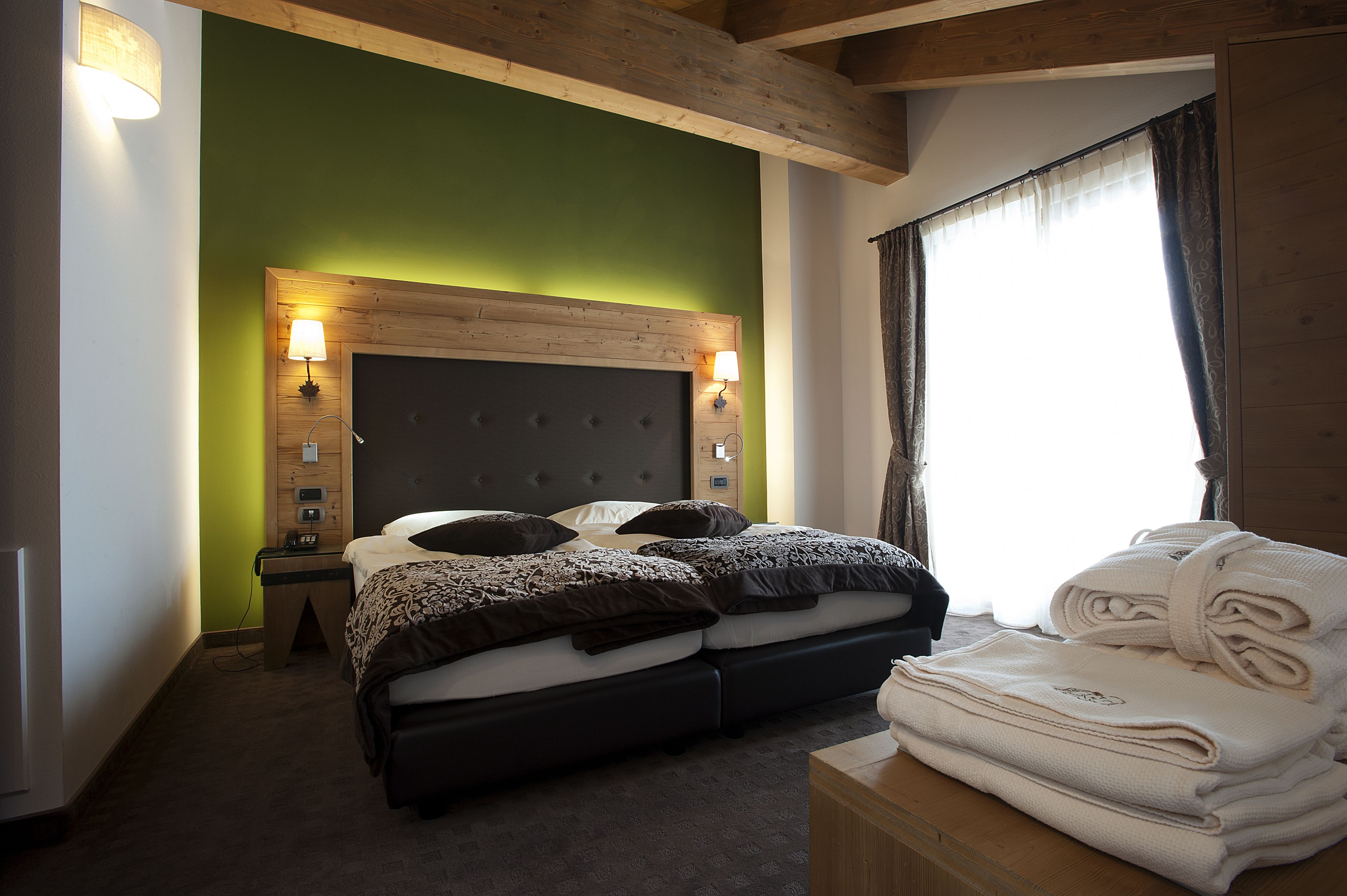 family suite, 2 bedrooms, balcony (4 persone) | minibar, in-room safe, desk, soundproofing