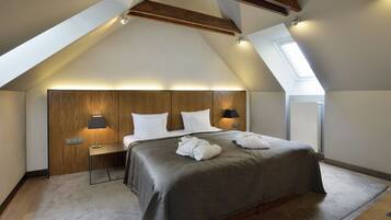 Minibar, in-room safe, individually decorated, desk