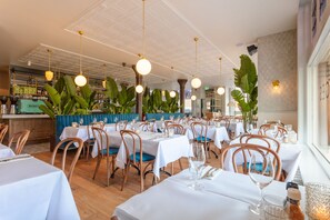 Café da manhã e almoço