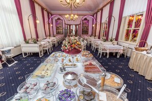 Free daily buffet breakfast - Hotel Galeb (Opatija)