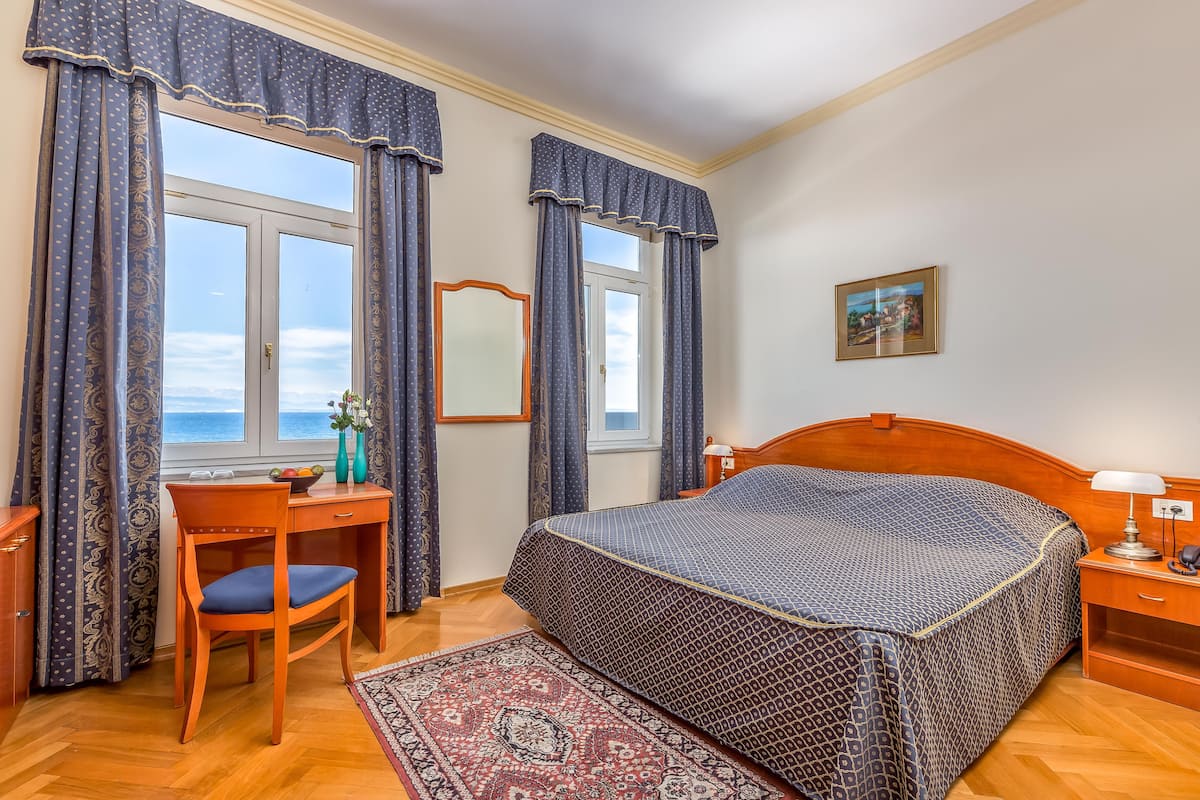 minibar, in-room safe, desk, laptop workspace