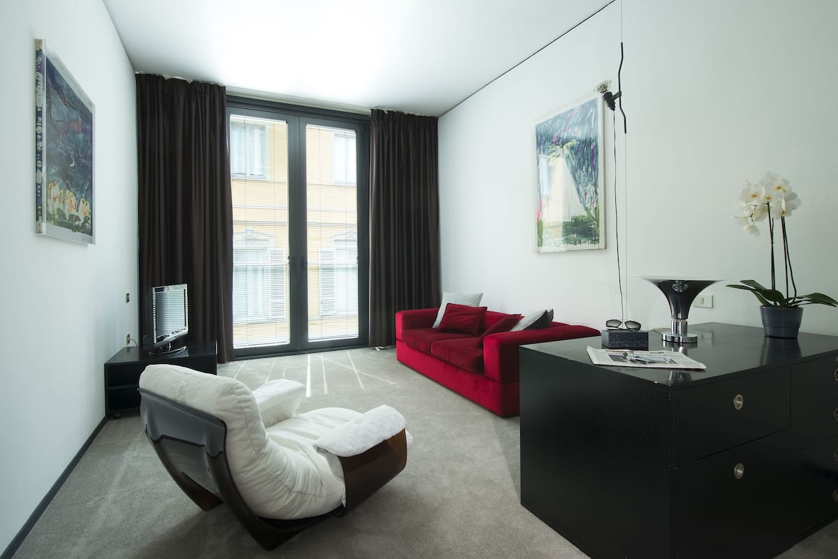 1 bedroom, premium bedding, down comforters, in-room safe