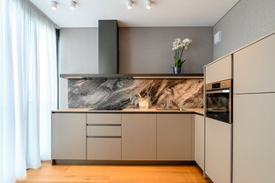 Luxury-Suite, 2 Schlafzimmer | Eigene Küche | Espressomaschine, Wasserkocher