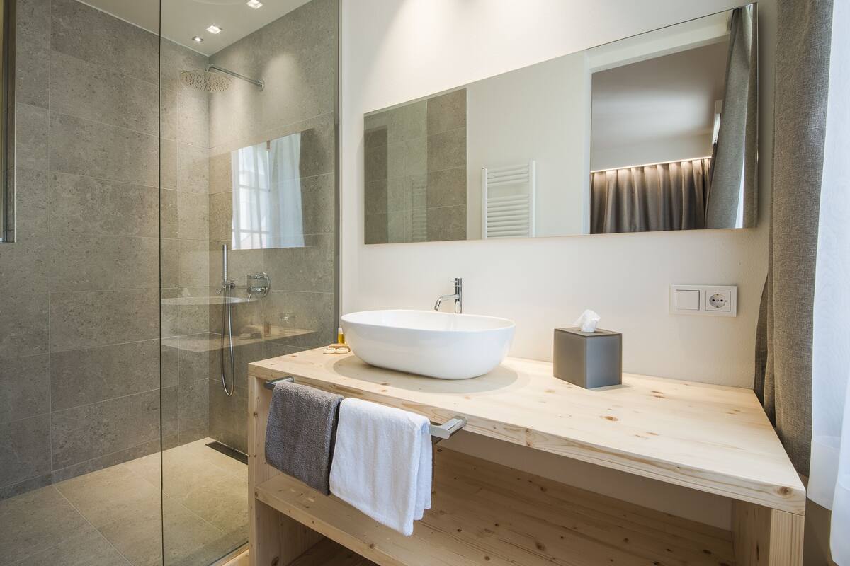 standard double room, 1 bedroom, mountain view, mountainside | bathroom | shower, hair dryer, bidet, towels