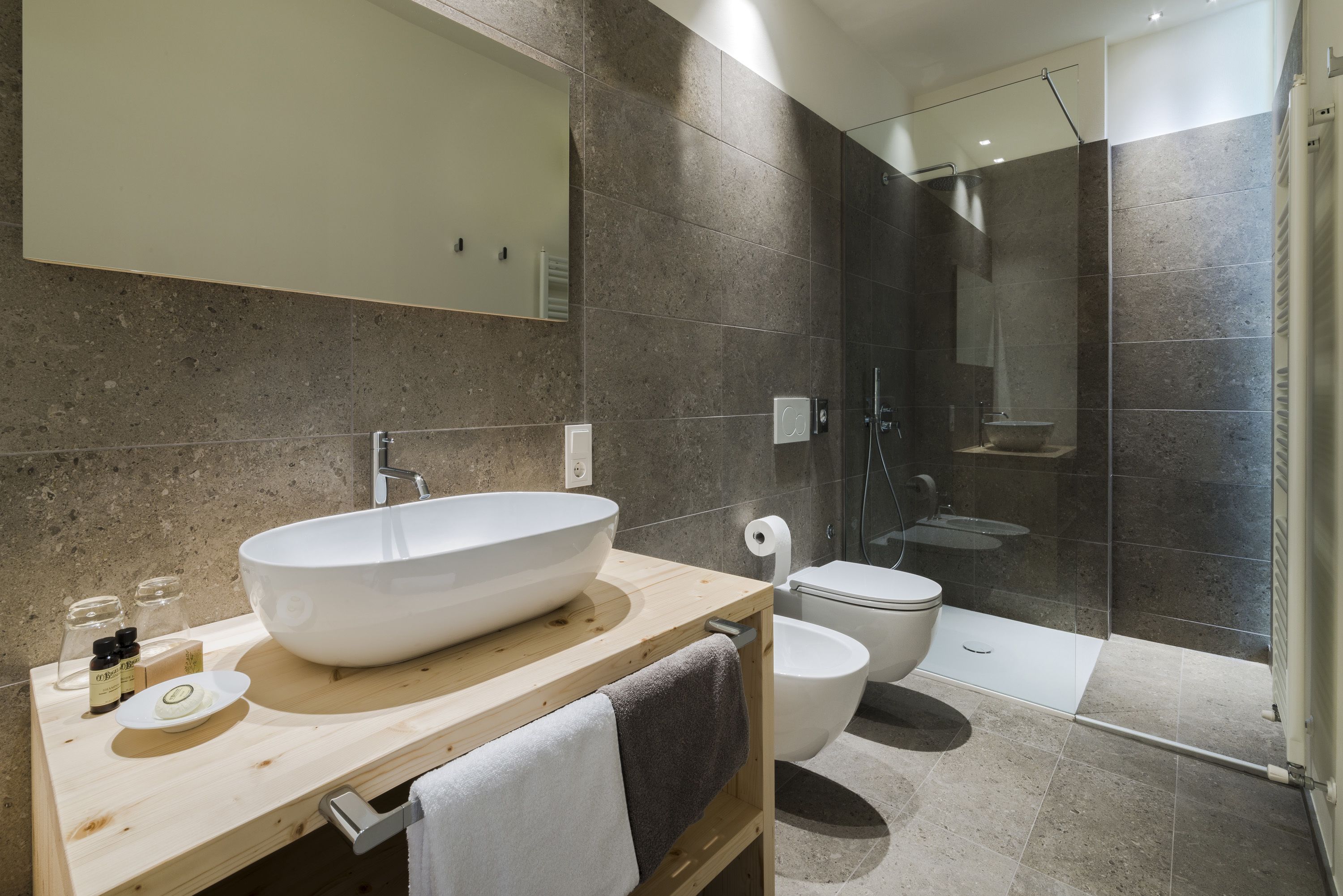 deluxe double room, 1 bedroom, mountain view, mountainside | bathroom | shower, hair dryer, bidet, towels