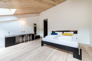 Chambre Double Supérieure, 1 chambre, côté montagne | Coffres-forts dans les chambres, bureau, chambres insonorisées