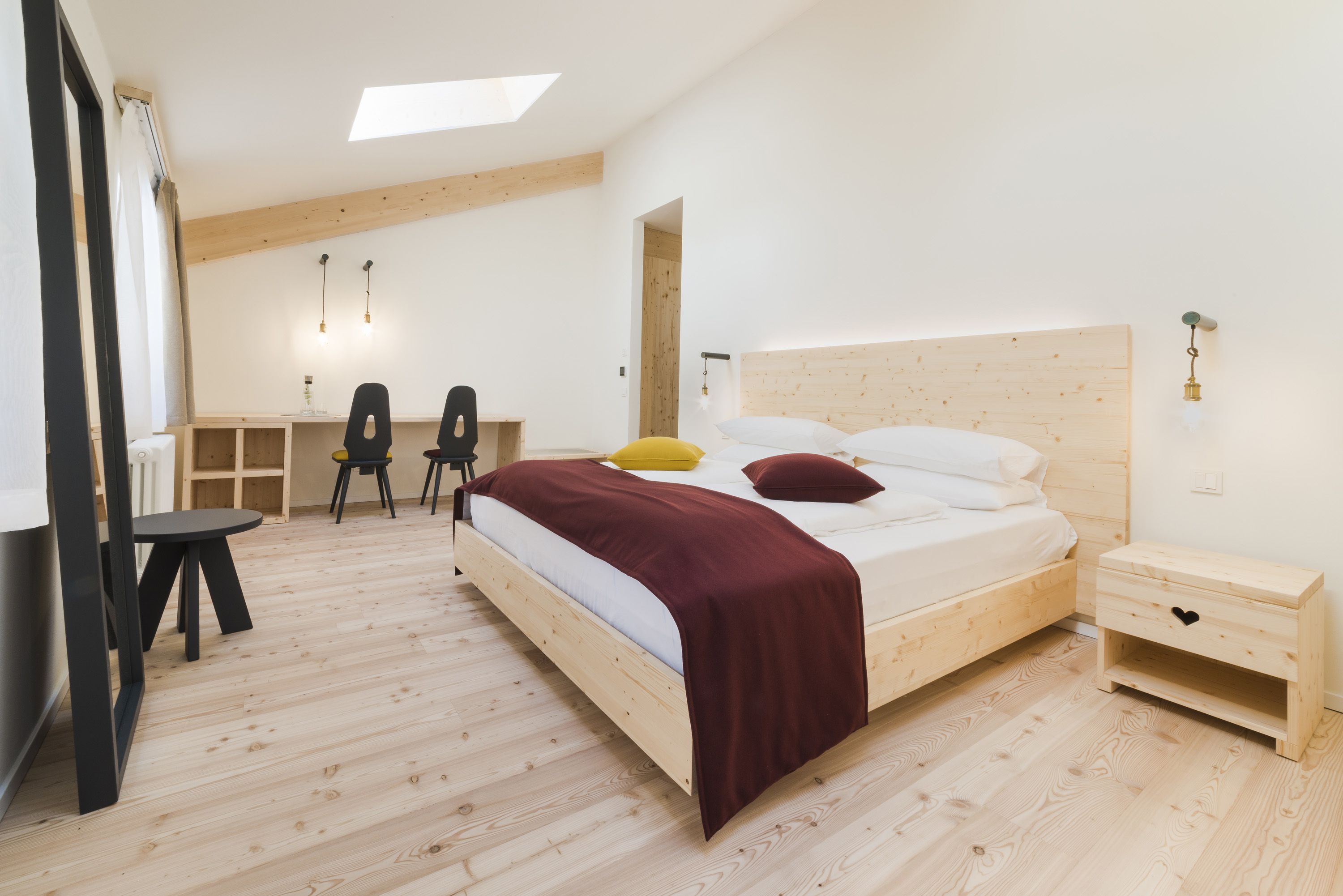 Caja de seguridad en la habitación y escritorio 