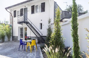 Standard Double Room | Outdoor dining - I Bravi (Cormano)