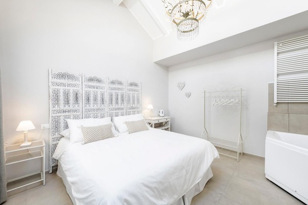 Standard-Doppelzimmer | Allergikerbettwaren, Daunenbettdecken, Schreibtisch