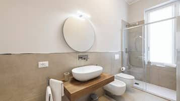 Standard Double Room | Bathroom | Shower, free toiletries, hair dryer, bidet