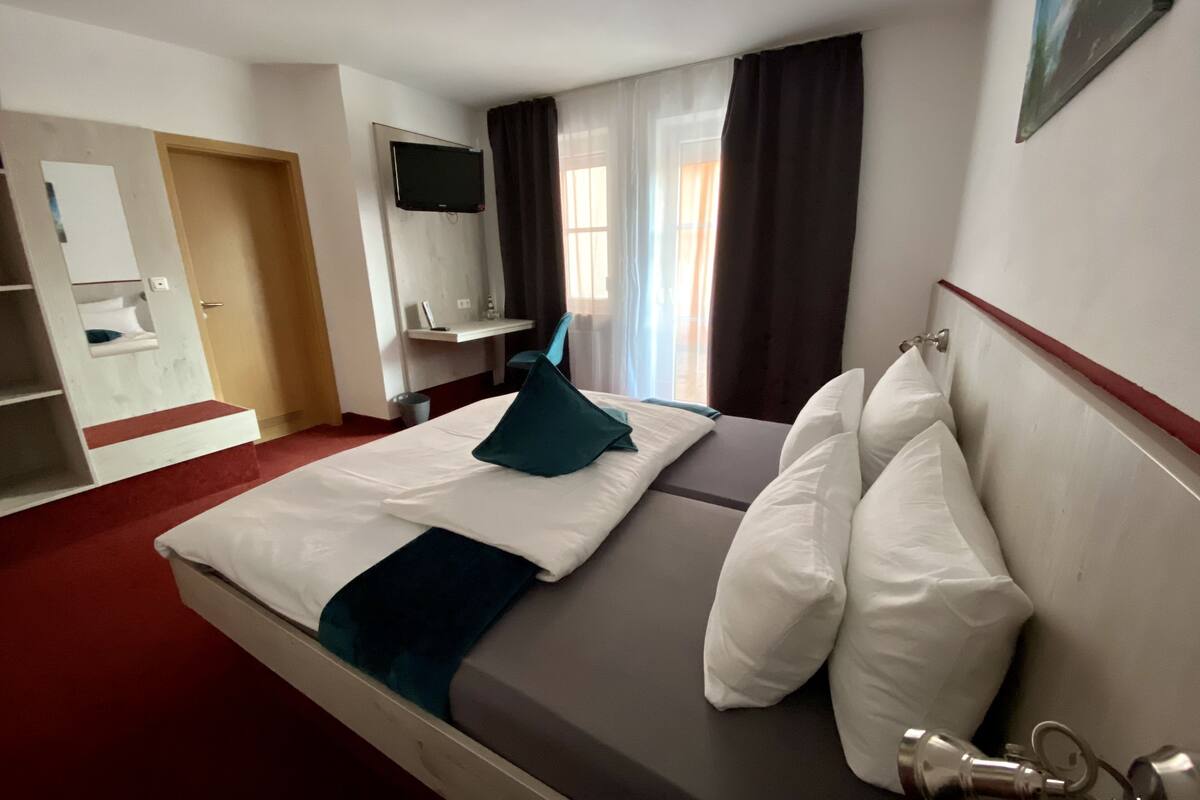 double room | hypo-allergenic bedding, blackout curtains, free cots/infant beds