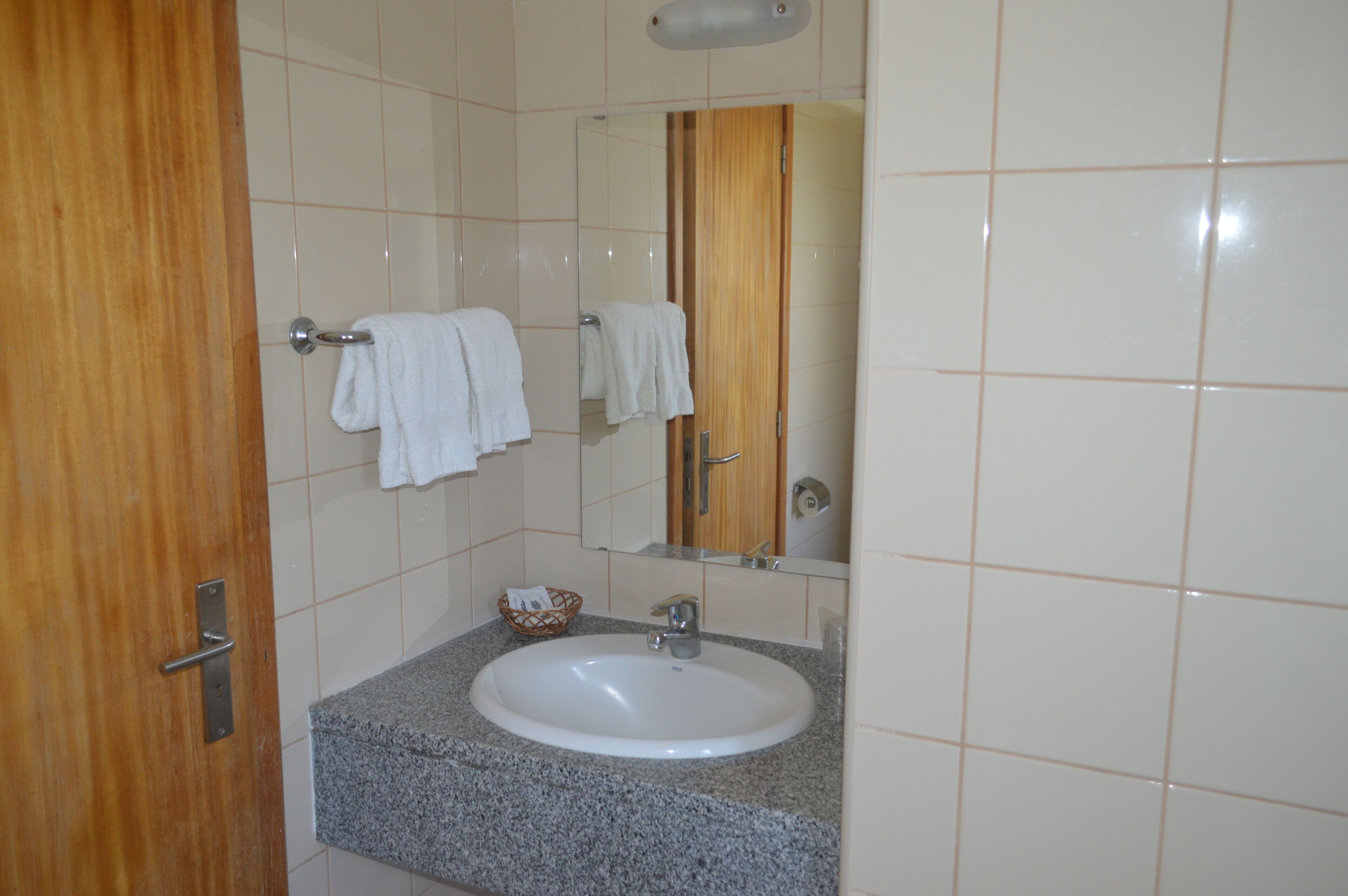 free toiletries, bidet, towels, shampoo