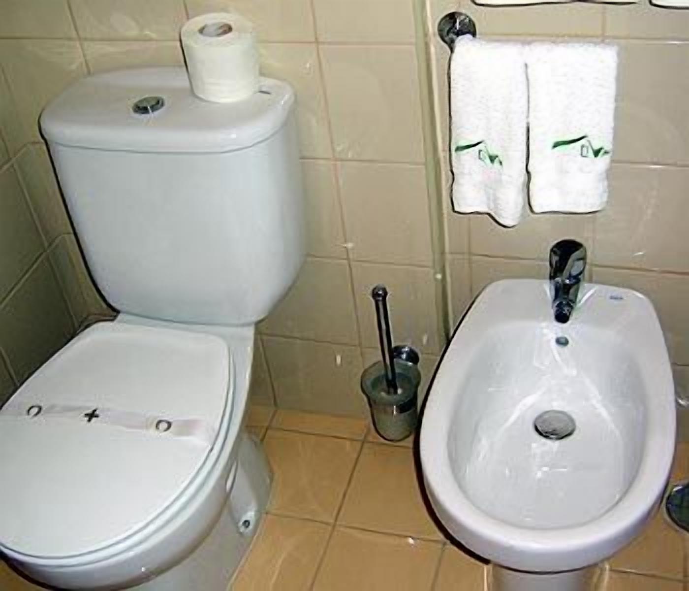 free toiletries, bidet, towels, shampoo