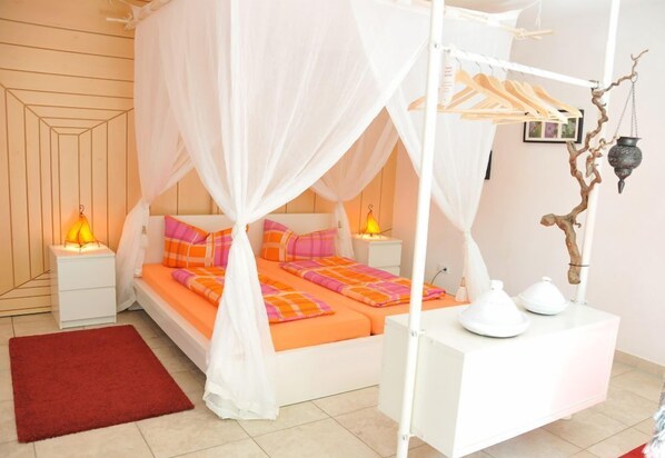 Family Room, Terrace | Desk, free cribs/infant beds, rollaway beds, free WiFi