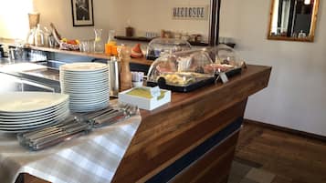 Bao gồm bữa sáng buffet hàng ngày