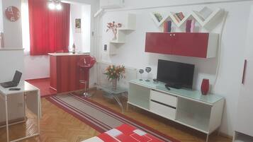 Deluxe Studio Suite | Living room