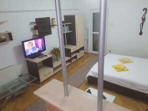 بديكورات ف�ريدة لكل غرفة وطراز فريد لكل وحدة ومكتب وستائر تعتيم