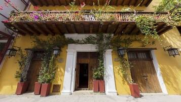Fachada de la propiedad