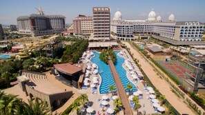Indoor pool, 4 outdoor pools, pool umbrellas, sun loungers - Saturn Palace Resort - All Inclusive (Antalya)