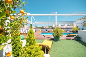 Outdoor pool, open 8 AM to 8 PM, pool loungers - Loule Jardim Hotel (Loulé)