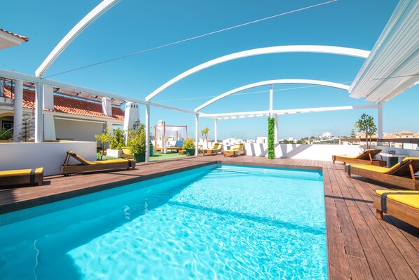 Outdoor pool, open 8 AM to 8 PM, pool loungers - Loule Jardim Hotel (Loulé)