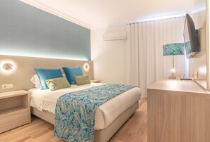 Enkeltrom | Sengetøy av topp kvalitet, minibar, safe på rommet og skrivebord