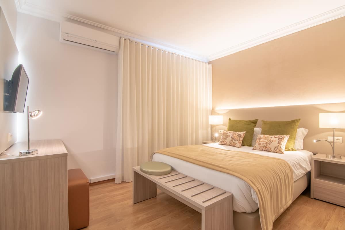 Habitación doble | Ropa de cama de alta calidad y minibar