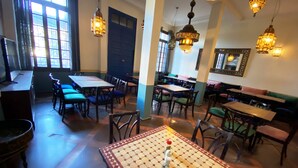 Breakfast, lunch and dinner served - Hotel Central (Casablanca)