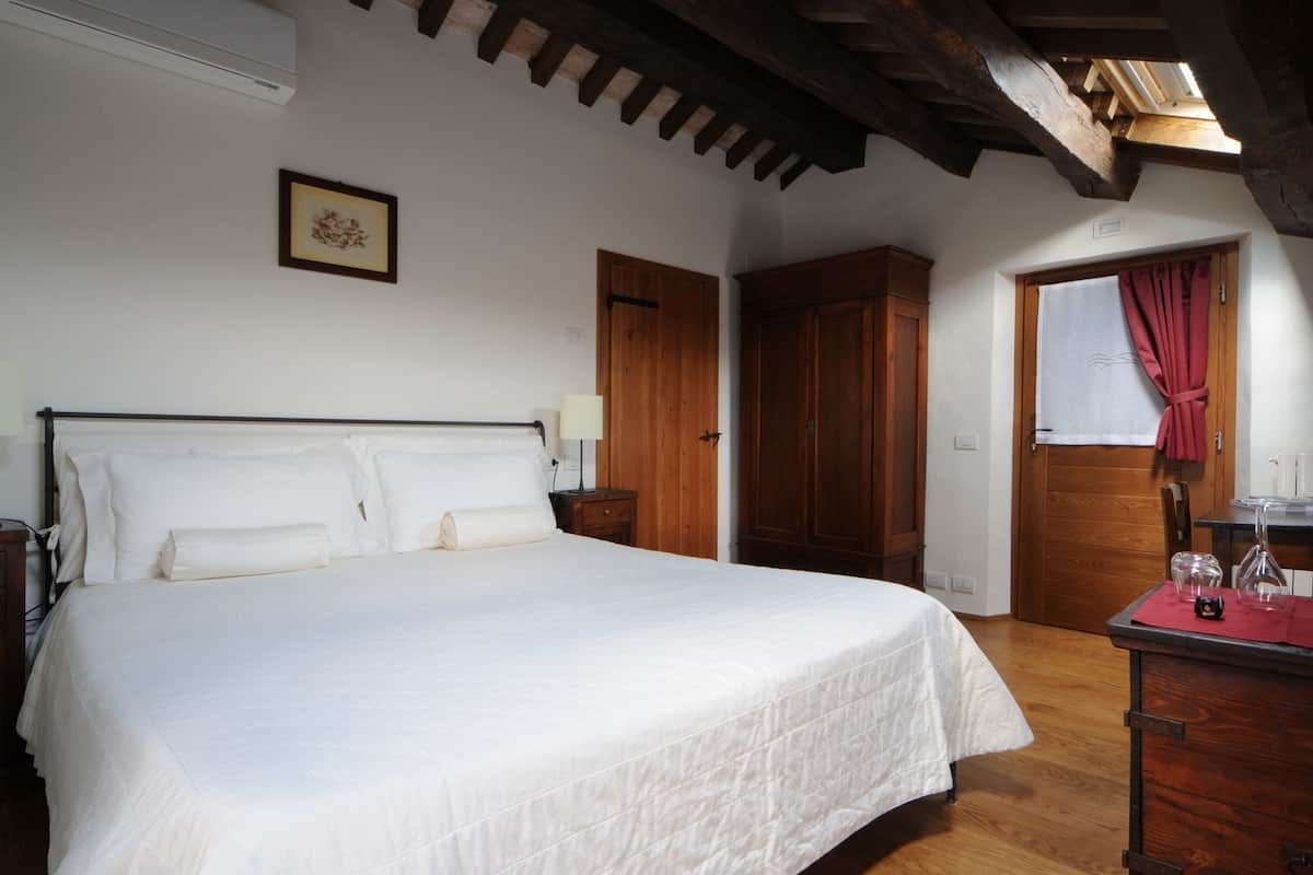 Double Room, 1 Queen Bed | Premium bedding, in-room safe, desk, soundproofing