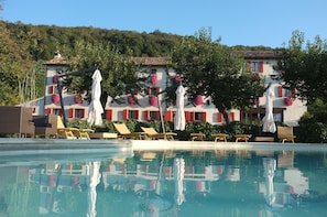 Outdoor pool - Relais Duca di Dolle (Cison di Valmarino)
