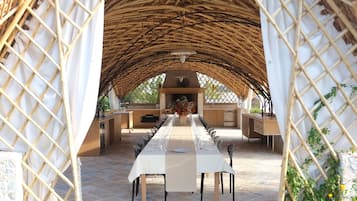 Tempat makan outdoor