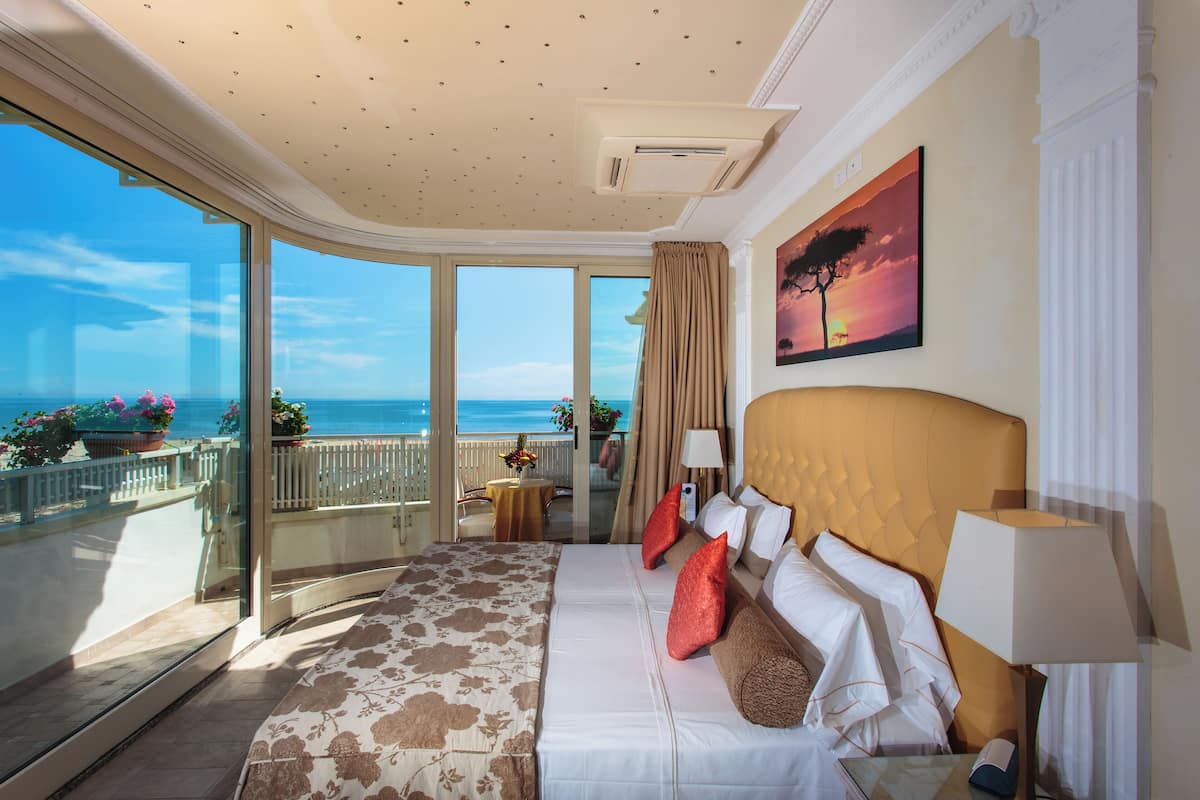 Suite with sea view | 1 habitación, sábanas de algodón egipcio y ropa de cama de alta calidad