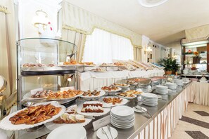 Free daily buffet breakfast - Hotel Gambrinus & Strand (Cervia)