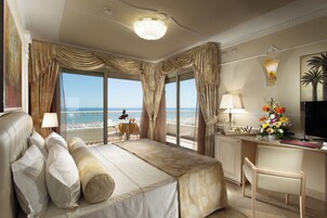 Suite with sea view | Bettwäsche aus ägyptischer Baumwolle, hochwertige Bettwaren, Minibar