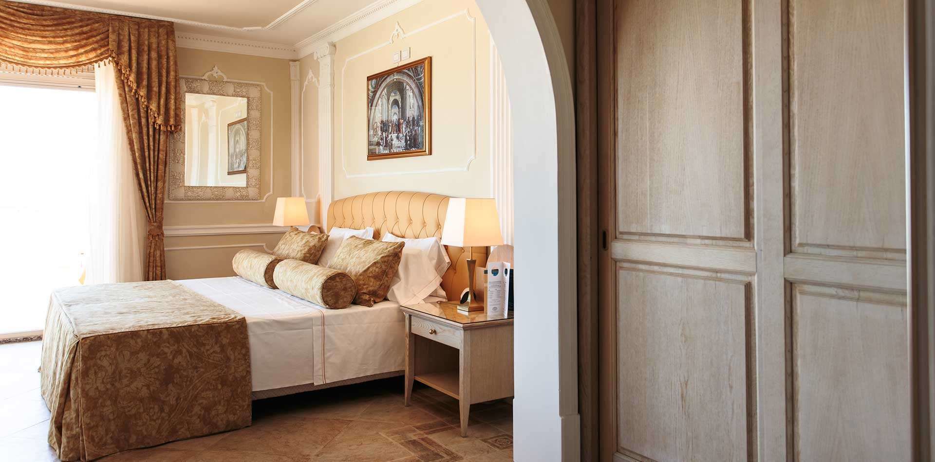 junior suite, partial sea view | 1 bedroom, egyptian cotton sheets, premium bedding, minibar