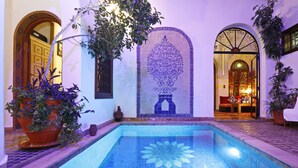 A pool with a blue mosaic floor, surrounded by a tiled patio and potted plants. - Riad Daria Suites & Spa (Marrakech)