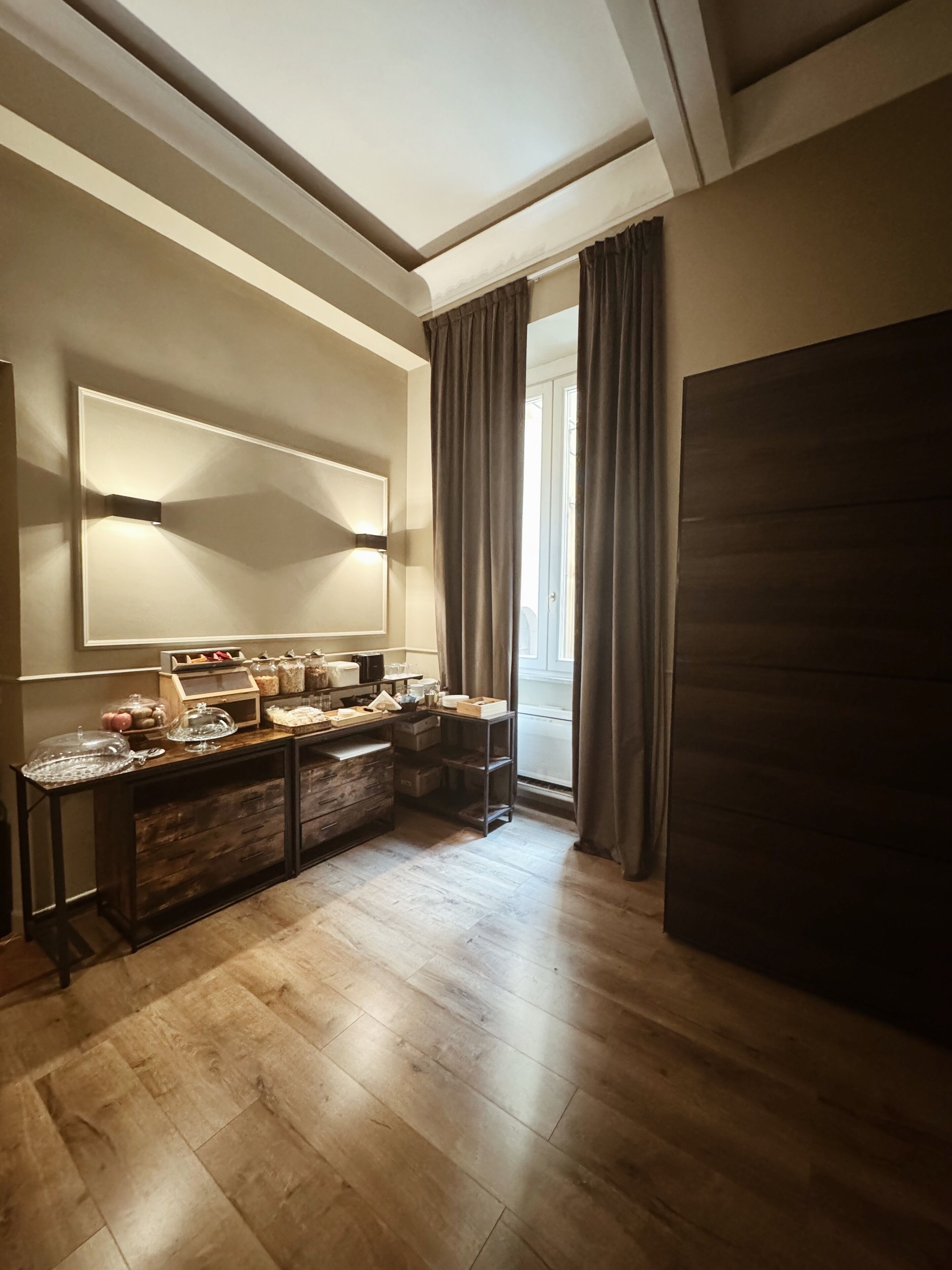 Café da manhã com buffet grátis todos os dias