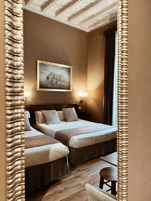 Premium bedding, minibar, in-room safe, desk - Residenza Sciarra (Rome)