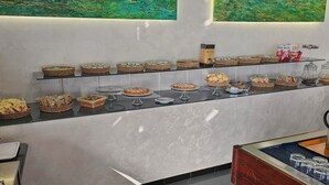 Desayuno bufé gratuito y diario